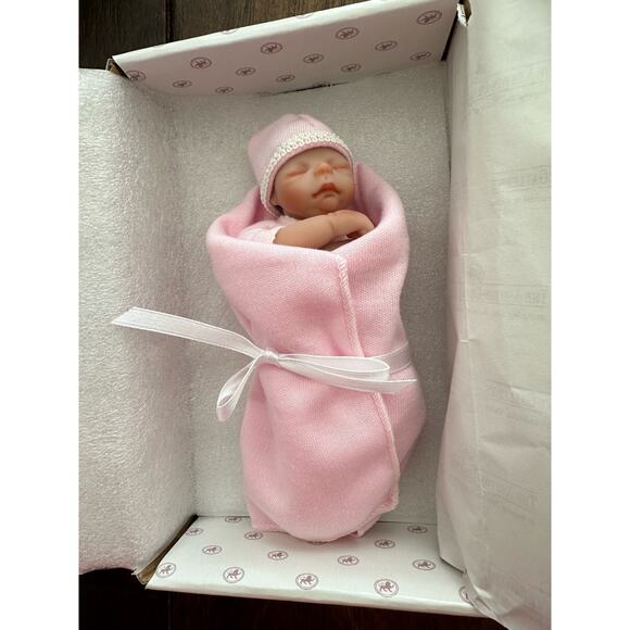 Ashton Drake 'Handful of Contentment' "Heavenly Handfuls" Mini Collection Doll - Picture 1 of 7